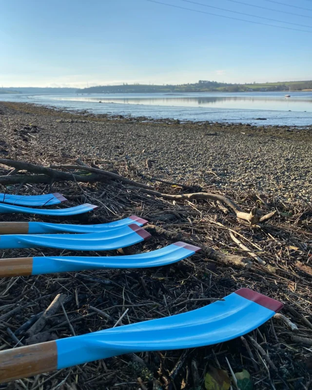 Not a breath of wind the river was like glass and all you can hear was the rhythm of the gig boats coming back in - SUCH a beautiful morning. Rowing then back for bacon baps and birthday cake 🎂 such a fab team ☀️ 🚣 #tamarandtavygigclub #gigrowing #sundaymorning #familytime #chillytoes